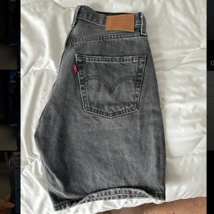 LEVIS shorts - Levis 501 shorts i storlek 26, bra skick!!