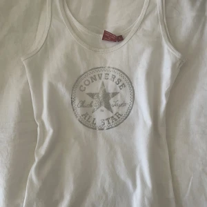 Converse linne  - Skitfint converse linne i strl S  Säljer då det inte kommer till användning💞 Kontakta privat för mer info!