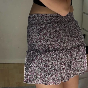 zara kjol -  kjol från zara i strl s frågor? skriv till mig så löser vi💗