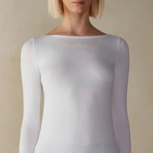 Intimissmi långärmad - Säljer denna snygga långärmade tröjan från intimissmi. Sååå skönt material och toppskick, som ny💓💓 Tryck gärna på köp nu! ❤️