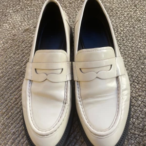 Vagabond loafers  - Fina beigea loafers från Vagabond som tyvärr inte kommer till användning.