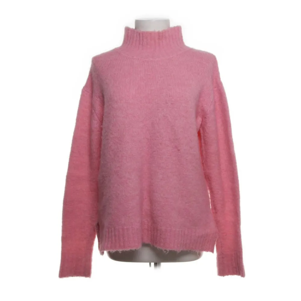 Säljer denna superfina rosa tröjan från ellos! Aldrig använd, vet tyvärr inte nypris men säljer för 150💕💕💕. Stickat.