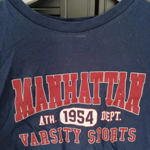 Tröja med tryck  - Fin tröja med tryck.