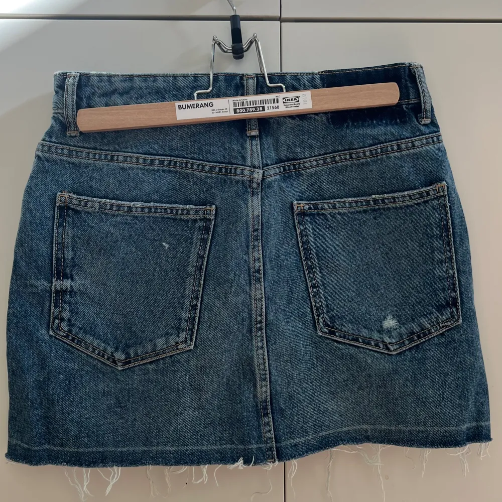 Jeans kjol från Zara:) Passar S, oanvänd . Kjolar.