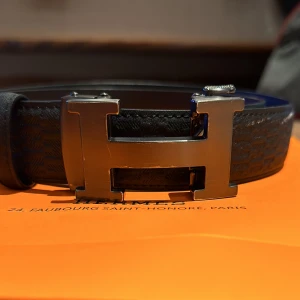 Hermés bälte  - Väl använt laidback bälte. Inte mycket mer att skriva Självklart äkta✅ Vid frågor är de bara att skriva🤝