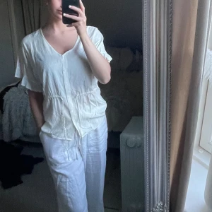 Tröja  - Vringad sommartröja säljes! Endast använd 1 gång. Bra skick  Djur finns i hemmet