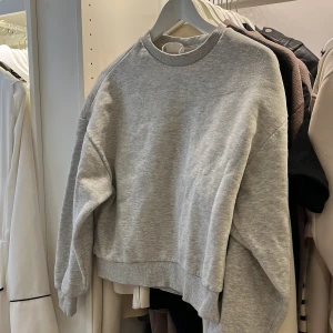 Grå tröja  - Sweatshirt 