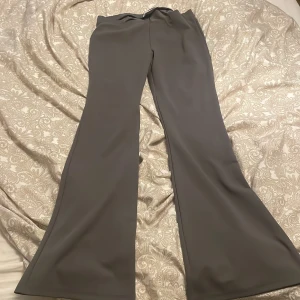 Gråa kostymbyxor  - Gråa kostymbyxor från lager 157 aldrig använt