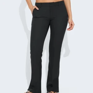 Lågmidjade kostymbyxor  - Så snygga kostymbyxor från Bikbok med låg midja