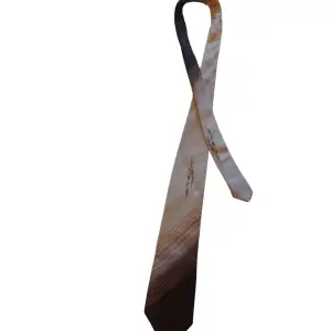 Brun slips som är designad på 70-talet.