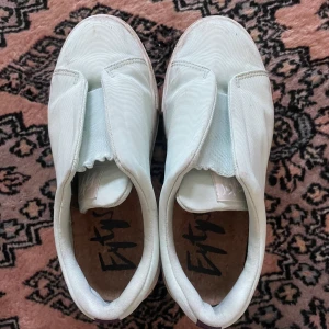 Eytys - Fina eytys i turkos färg! Rätt smutsiga men är superlätta att tvätta