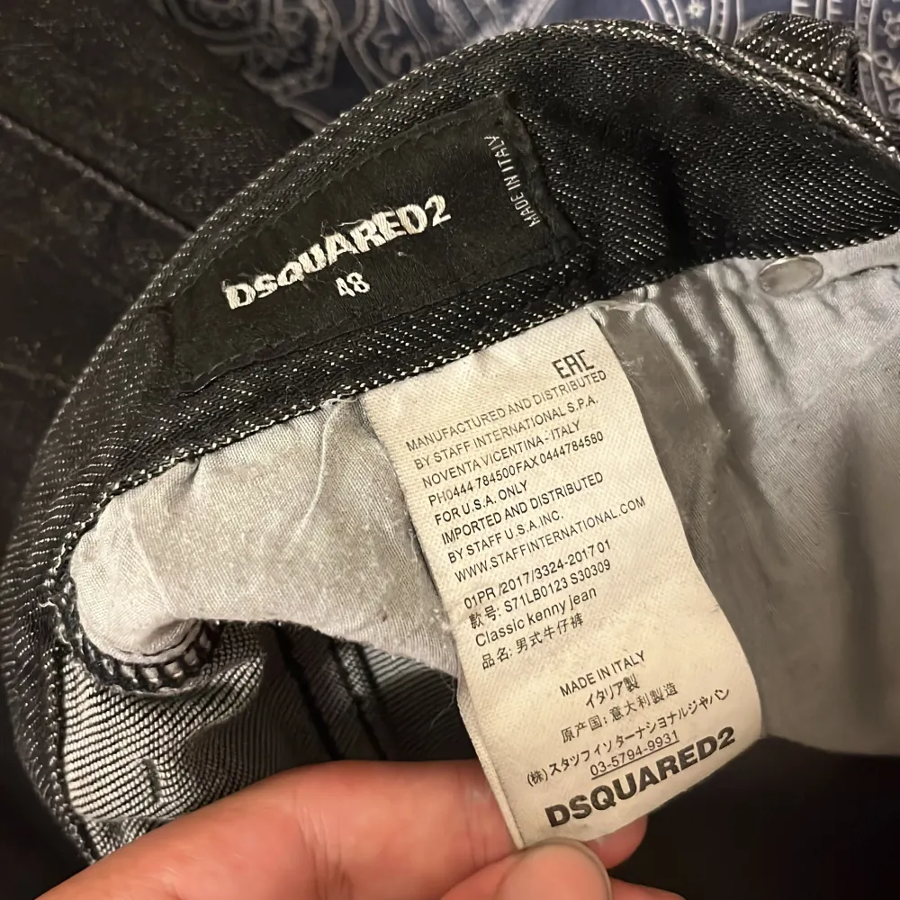 Svarta dsquared jeans. Helt nya använd ett fåtal gånger. . Jeans & Byxor.