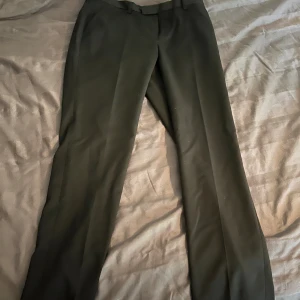 Kostymbyxor  - Storlek 31-21