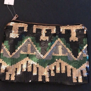 Paljett handväska  - Super snygg från Gian tricot (Nyskick) Meddela gärna om du har några frågor💕 Perfekt för en utekväll 