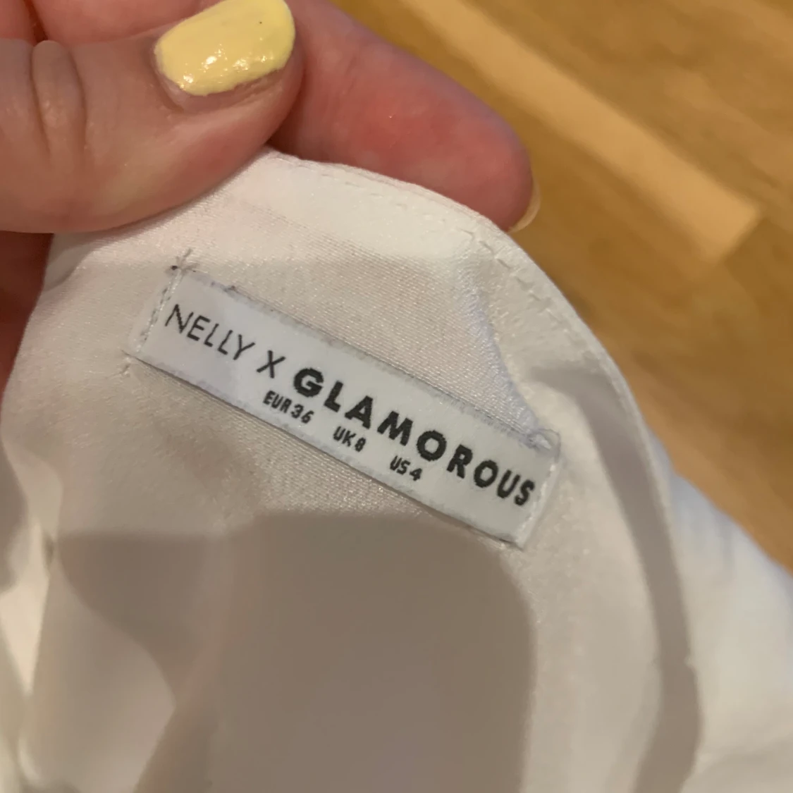 Miniklänning med knappar fram  - 91