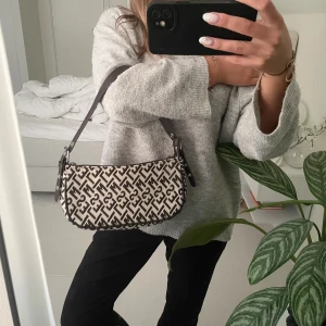 Väska - Snygg väska från secondhand!