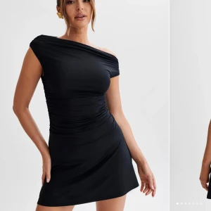 Meshki klänning - Klänning i storlek S helt ny med tags! Säljer för jag har två. Nypris närmare 1000kr säljer den för 450kr🖤