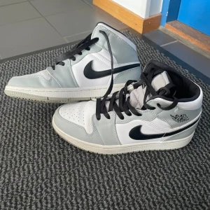 Jordans - Storlek 38, använda men i bra skick. Skriv för fler bilder. Pris går att diskutera 
