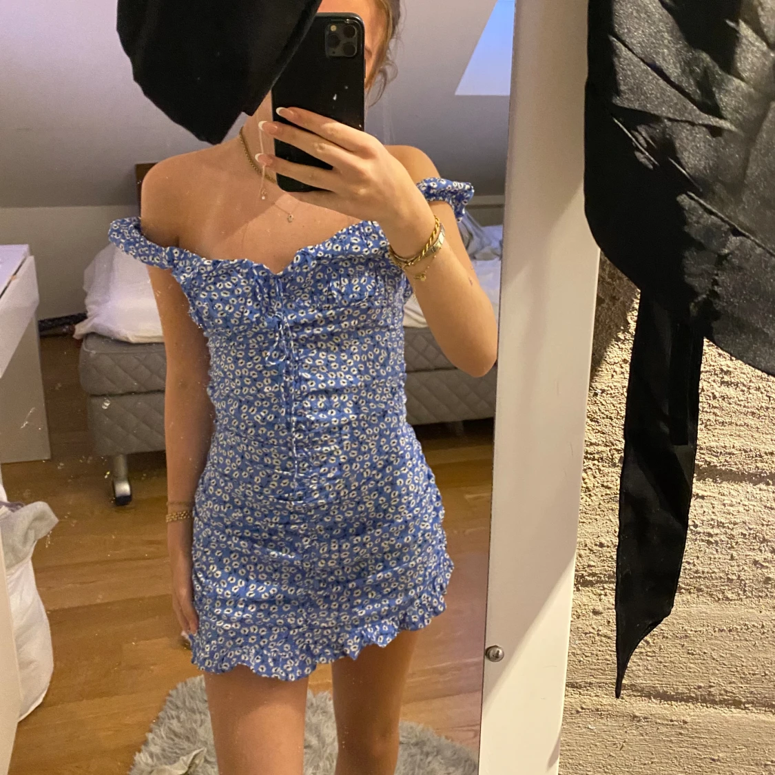 Blå blommig klänning  - 91