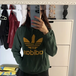 Hoodie Adidas - Unik hoodie från Adidas. Lite oversized