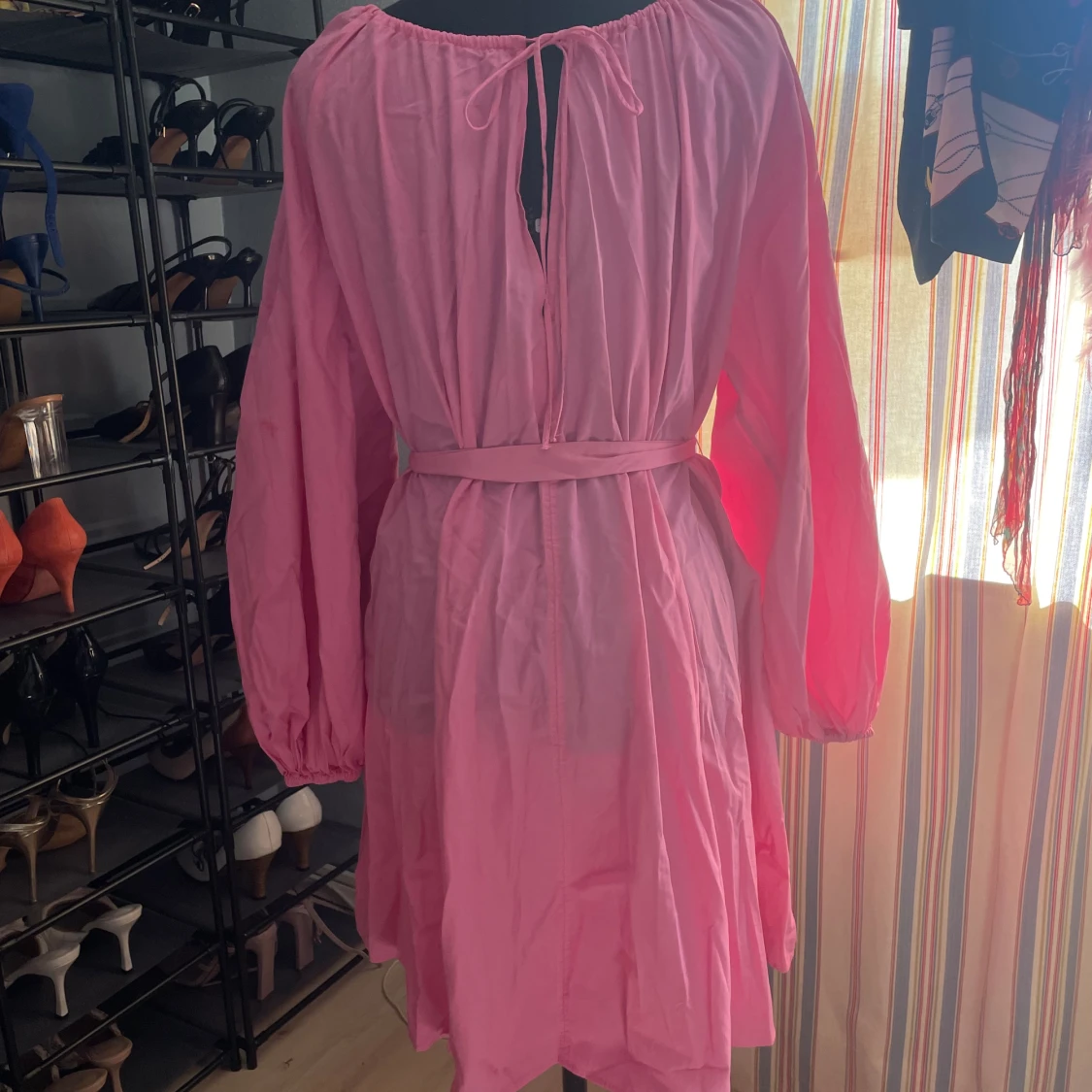 Gullig sommarklänning - 90