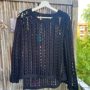 Somrig stickad tröja nyskick☀️ - Superfin stickad hålig tröja, nyskick, strl M 💘