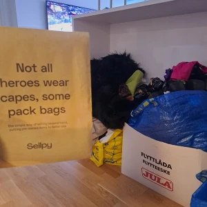 1 vecka kvar - Nästa söndag, den 2/6 så skickar jag iväg allting till Sellpy. Så passa på att handla nu och kom gärna med egna bud!🥰