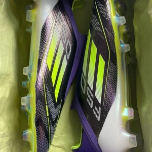 Adidas f50 limited edition  - Säljer dessa limiterade adidas f50 då dom är lite för små för mig. Helt nya och aldrig använda. 
