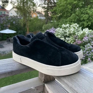 Eytys  - Tjena! Jag säljer nu mina eytys som är i väldigt fint skick 9/10 eftersom jag använt de ett fåtal gånger.  Bara att höra av sig vid frågor (passar även 39 för er som undrar) 