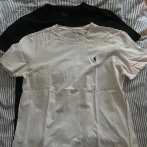 Ralph Laurent t-shirt - Tjäääna! Säljer dessa två stl S  INGET SOM E SÖNDER
