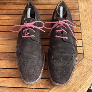 Fina bruna mockasko - Perfekt till studenten eller skolavslutningen. Nästan nya