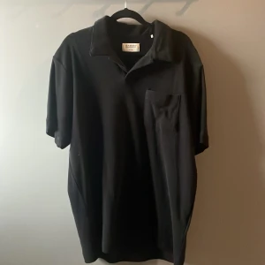 Gabba tröja - Säljer nu min Gabba tröja som jag använt fåtal gånger den är i strlk M. Säljer då den inte kommer till användning. Nypris 699kr Mitt pris 400kr. 