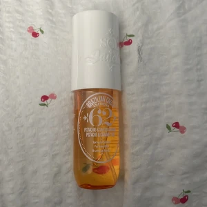 Sol de janeiro 62 - En helt oöppnad sol de janeiro 62 i 90 ml. Köpt på kicks för 299, den föll mig dock inte riktigt i smaken. 