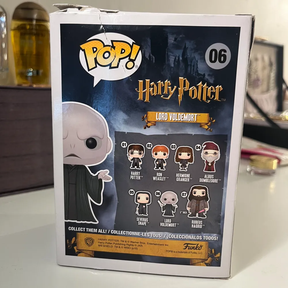Hermione Granger funko pop i bra skick förutom en rivning på förpackningen 💕. Övrigt.