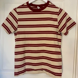 Randig baby-tee - En fin baby tee med ränder!