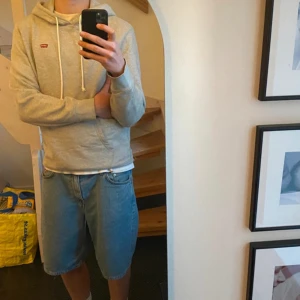 Levis hoodie - Relativt bra skick, storlek S. 