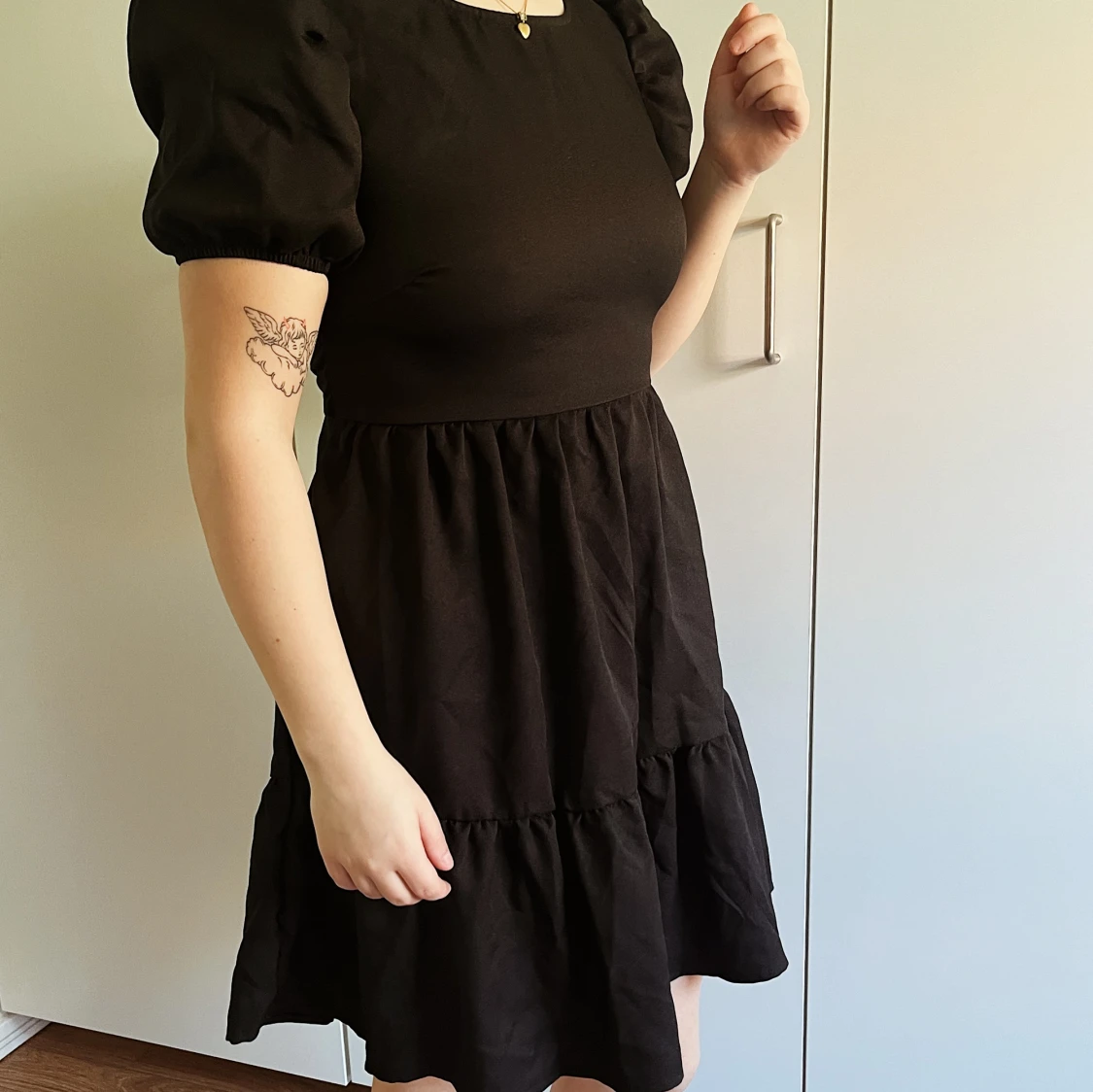 Svart Volangklänning - 90