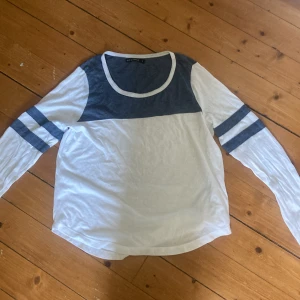 Pyjamaströja  - Supermysig pyjamaströja som aldrig använts, håller på att flytta så rensar garderoben 💕