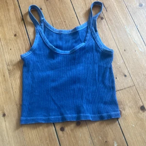 Linne från brandy Melville  - Har knappt använt så den är i bra skick. 