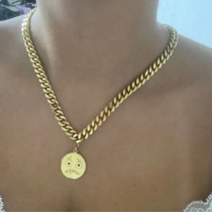 Maria Nilsdotter halsband - Intressekoll på detta as balla halsbandet från Maria Nilsdotter i guld 😍