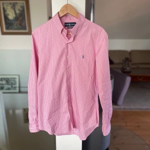 Rosa Ralph lauren skjorta - B45cm och L 81 cm Grish 