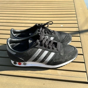 Adidas LA Trainer  - Sköna och snygga Adidas sneakers!