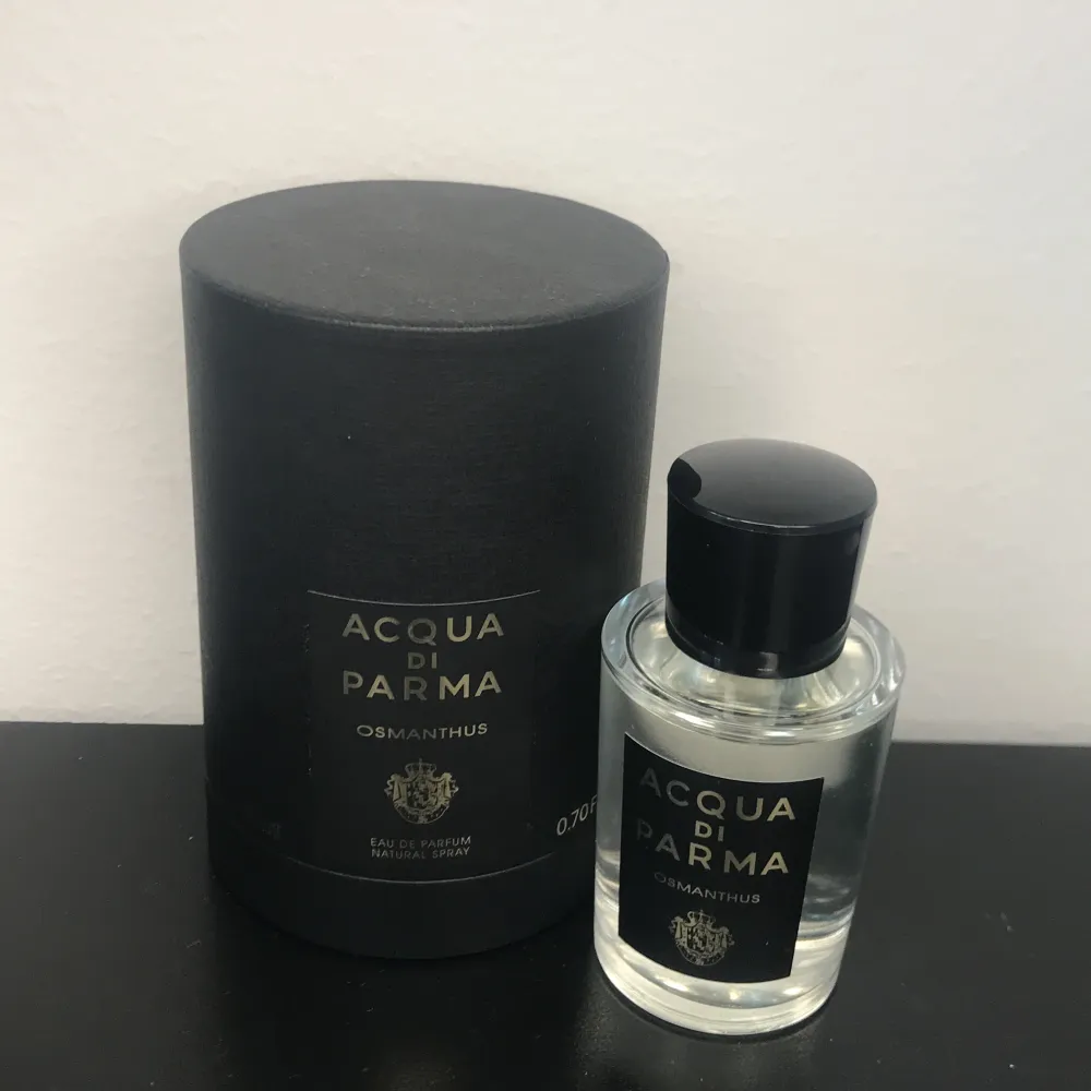 Säljer Acqua di parma osmanthus Edp. Köpt på kicks i Stockholm och använt kanske 3 sprut och denna flaska är 20ml. Skriv ifall du har några frågor eller funderingar och skicka prisförslag i privata meddelanden.. Parfym.