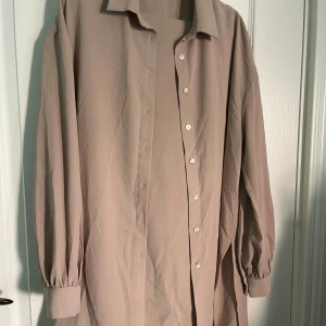 Skjorta och byxor  - Använda några gånger 