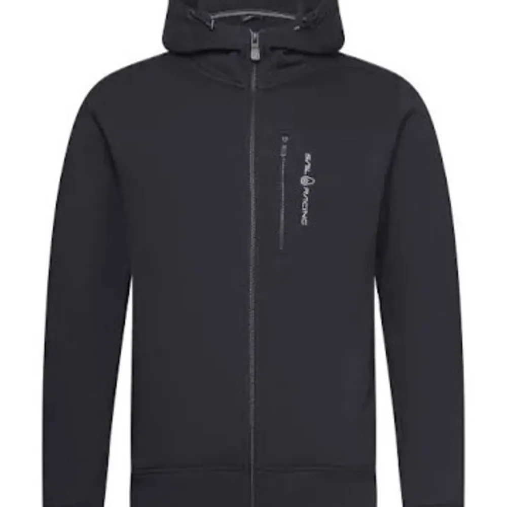 Säljer denna pga att det inte är min stil längre, det är i bra skick men den har ett litet litet hål på ena armbågen dock inget man ser mycket. Ny pris 1200kr ni får komma med förslag  . Hoodies.