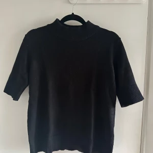 Stickad t-shirt - Bra skick!