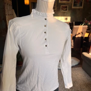 Långärmad - Superfin långärmad tröja från märket Holly & whyte. Storlek S