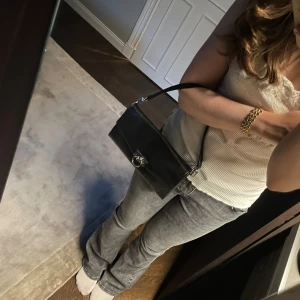 Michael Kors Shoulder Bag - Jättefin Michael Kors Väska i nyskick, köpt i Michael Kors butik i Stockholm! 💌