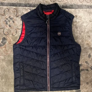Väst - Väst från Jack and Jones använd en vår 