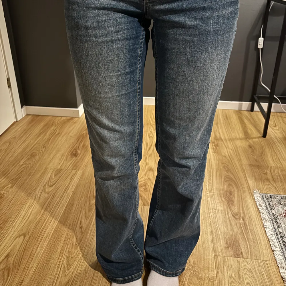 Super snygga och knappt använda lågmidjade jeans från h&m💕. Jeans & Byxor.